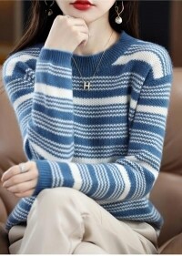 부드럽고 포근한 스트라이프 여성 패션핏 니트 스웨터